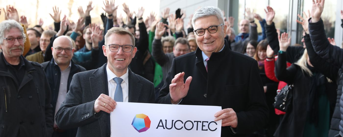 [Translate to Italian:] The board members Horst Beran and Uwe Vogt after cutting the opening ribbon. (© AUCOTEC AG)